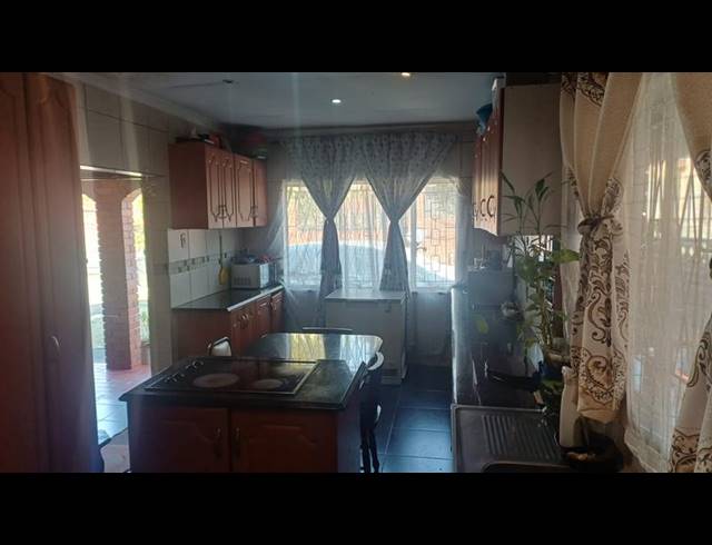 3 BEDROOM HOUSE FOR SALE IN RAISETHORPE
